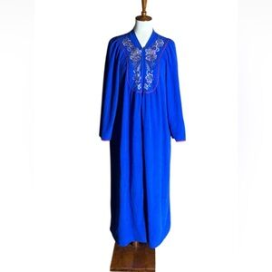 Vintage Vanity Fair blue robe with floral embroidery and zipper closure Size L